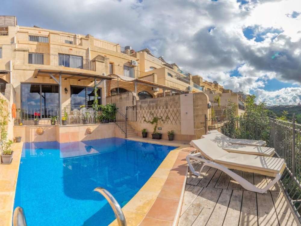 WhatsApp Image 2025-11-18 at 16.53.05