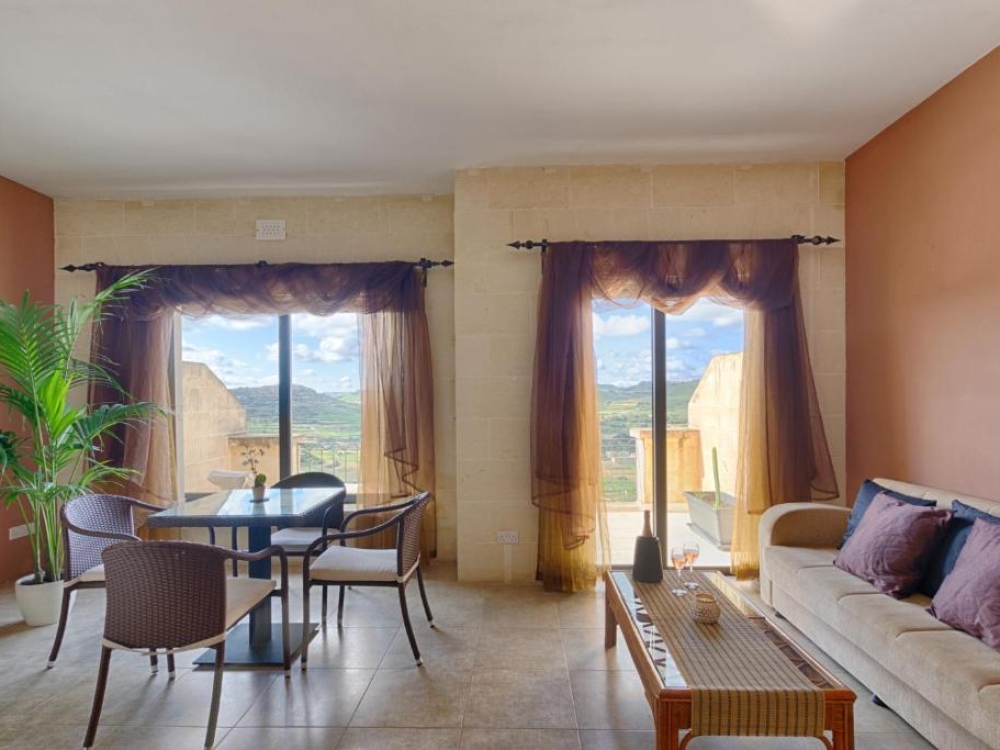 WhatsApp Image 2025-11-18 at 16.53.05 (1)